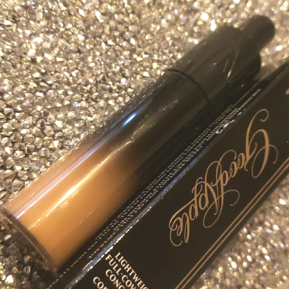 🧚♀️MEDIUM 129 Kat Von D DISCONTINUED Good Apple Foundation NWT - Picture 4 of 4